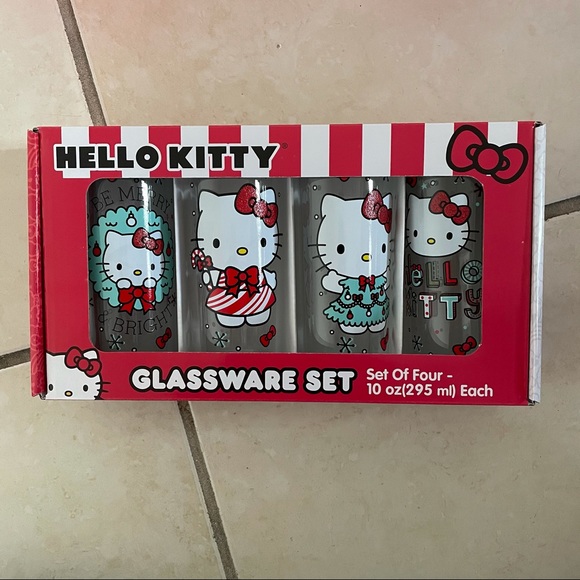 Sanrio Hello Kitty Christmas Glassware Set of 4 - Picture 1 of 2